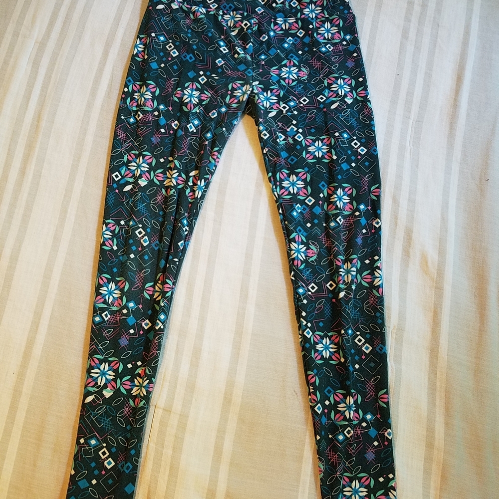 Green Patterned Lula Roe Leggings, One Size (basic)